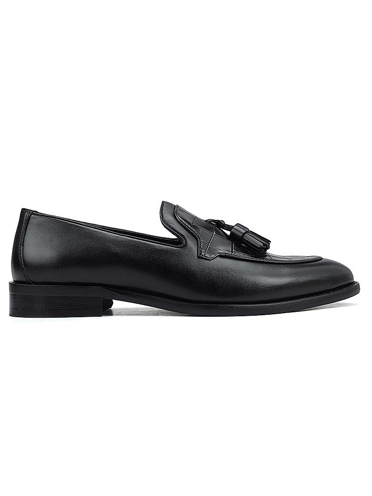 Black Croco Textured Loafers With Tassels