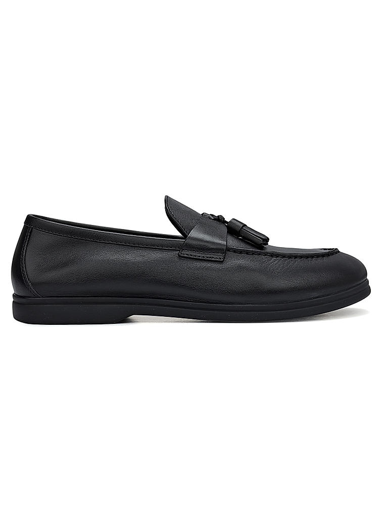 Black Leather Loafers With Tassels