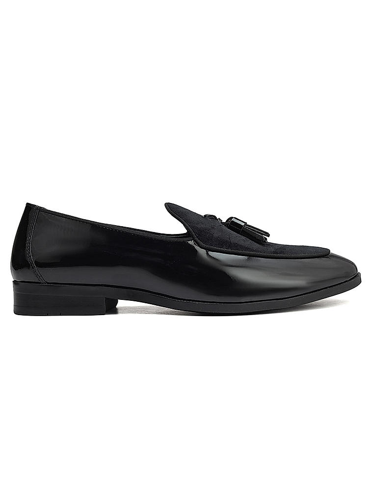 Black Leather Loafers With Tassels