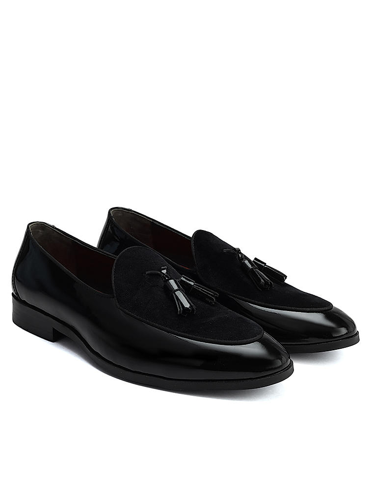 Black Leather Loafers With Tassels