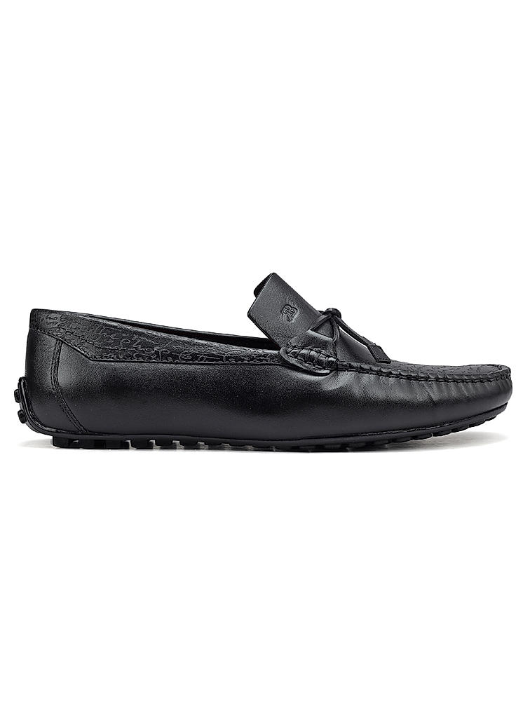 Black Moccasins With Bow Detail