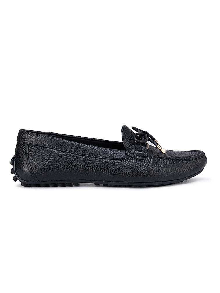 Black Moccasins With Bow Detail