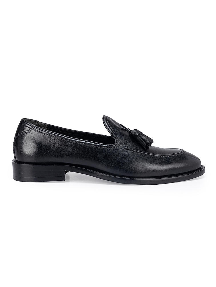 Black Leather Loafers With Tassels