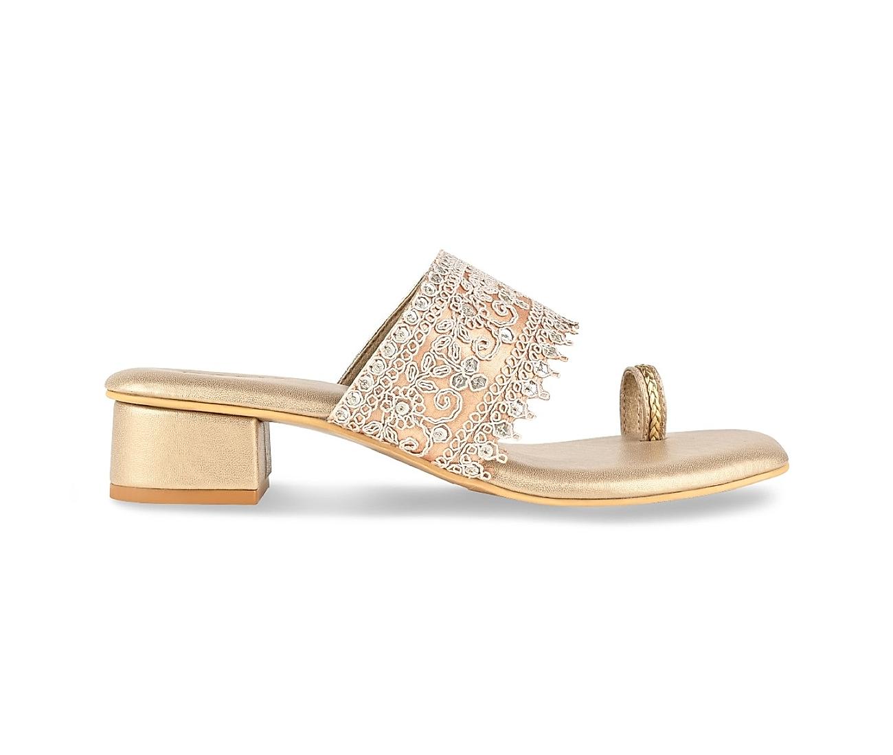 Ladies Low Heel Fashion Comfortable Diamond Strap Sandal - China Wedge  Sandal and Buckle Strap price