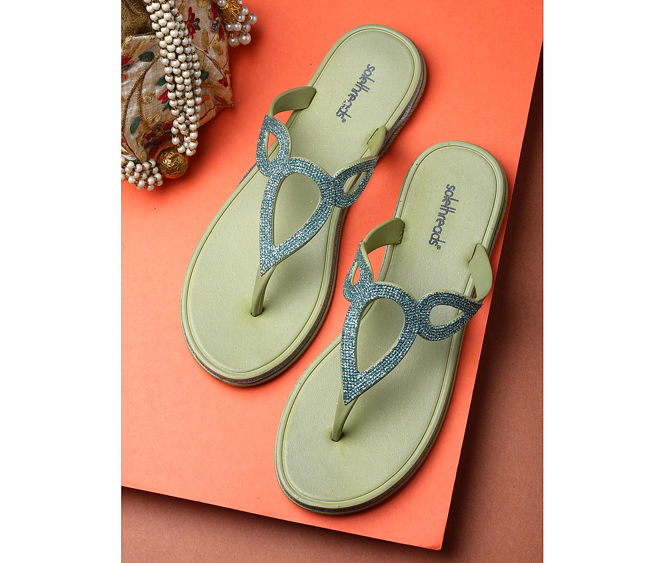 Amazon.com | Cape Robbin Jeffer Slide Sandals Women - Open Toe Sparkly  Sandals for Women - Summer Flat Sandals for Women - Womens Sandals Dressy  with Rhinestone-Embellished Knot - Black Size 6 | Flats