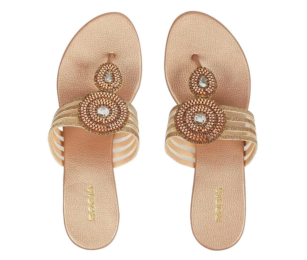 Buy Gold geometric embellishment kolhapuri flats by House Of Vian at Aashni  and Co