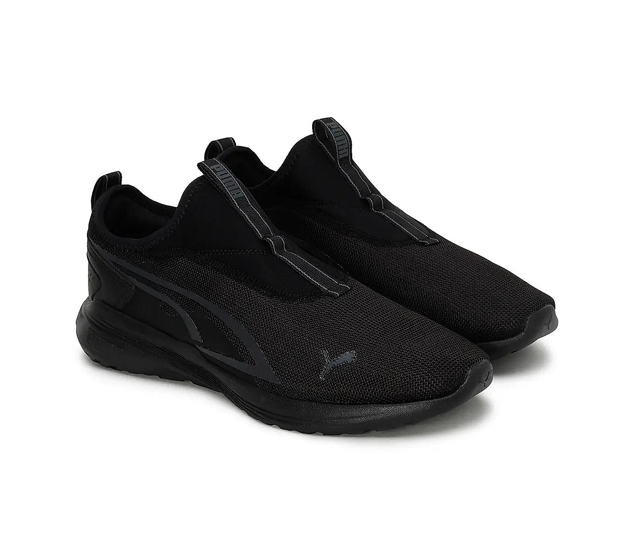 All black shop pumas