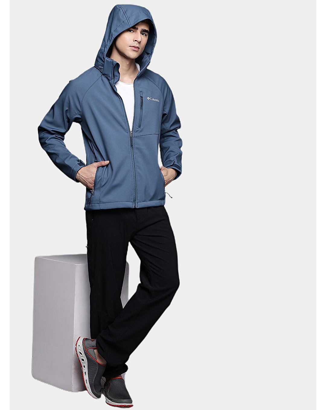 Columbia Mens Navy  Cascade Ridge II Softshell Water and Wind Resistant Jacket