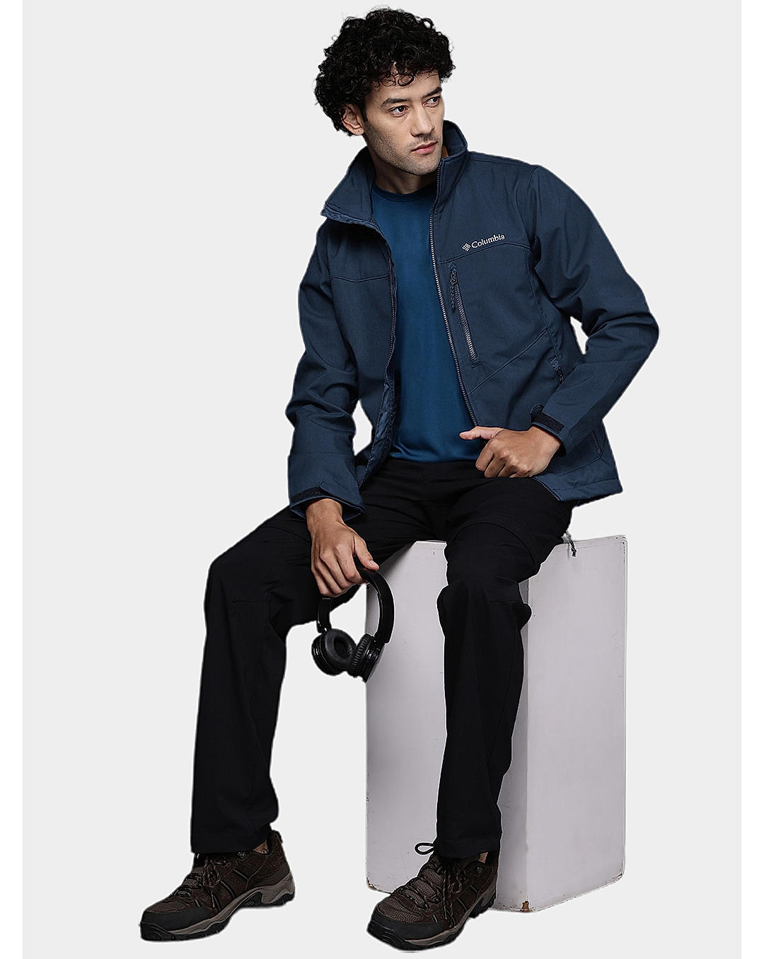 Columbia Mens Navy  Cruiser Valley Softshell  Water and Wind Resistant Jacket