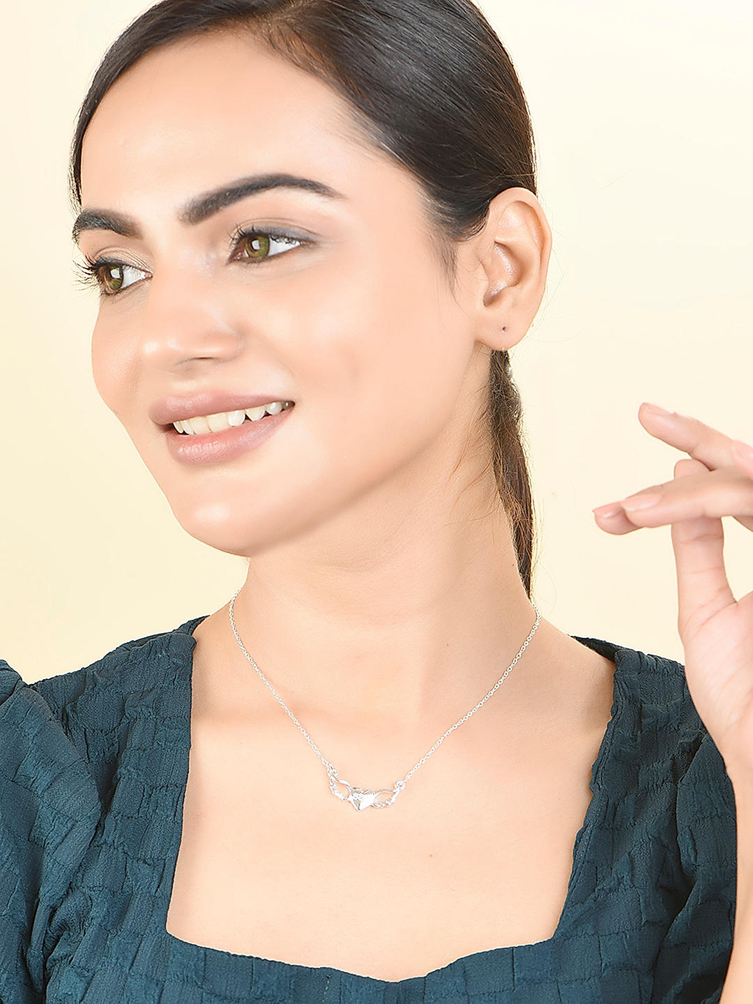 Necklace for casual wear discount