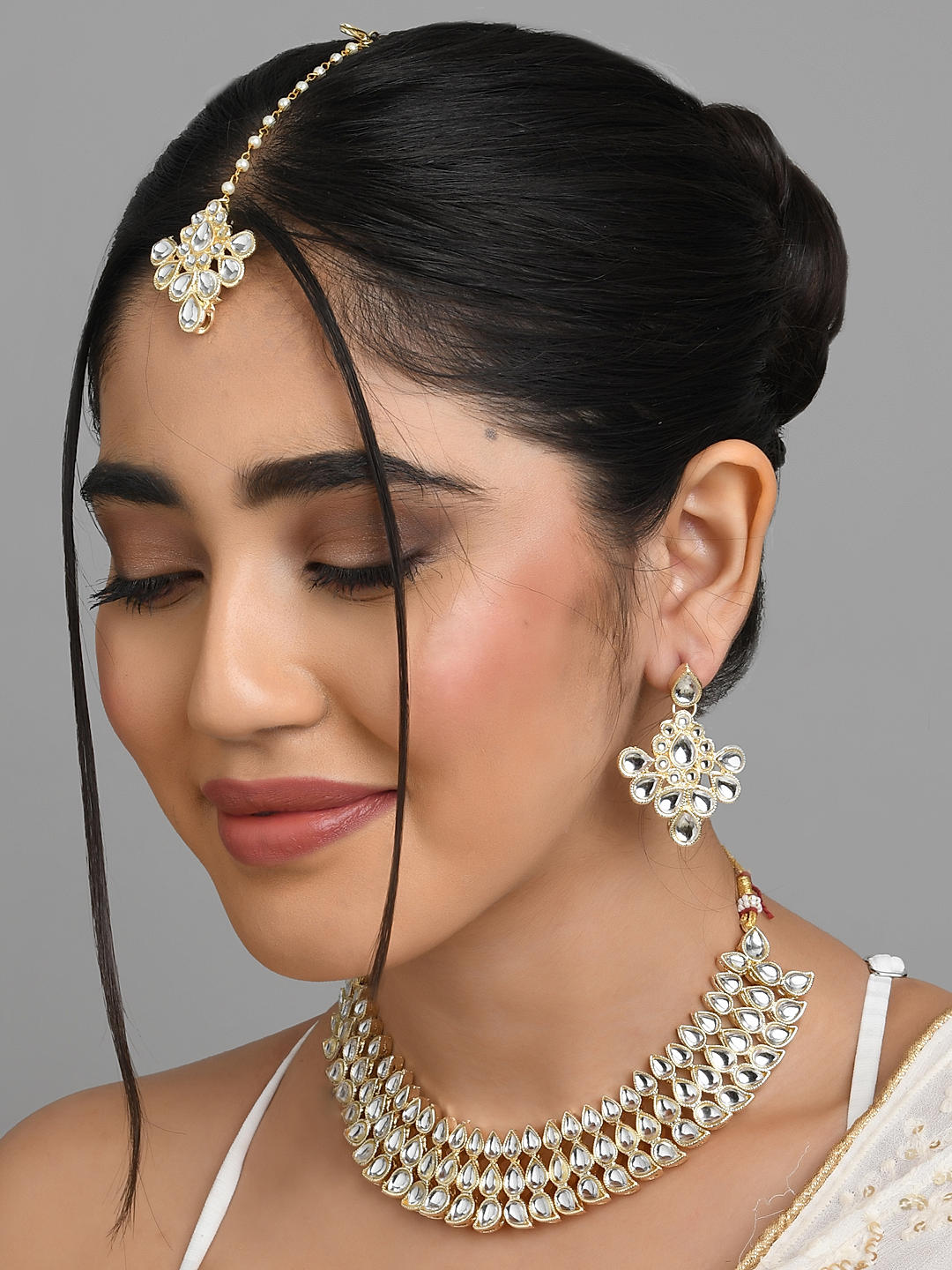 White pearl maang tikka top