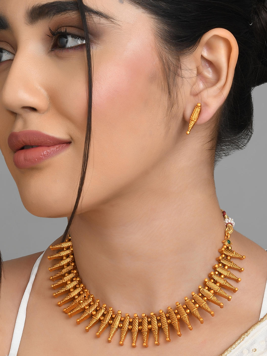Ethnic gold necklace hotsell