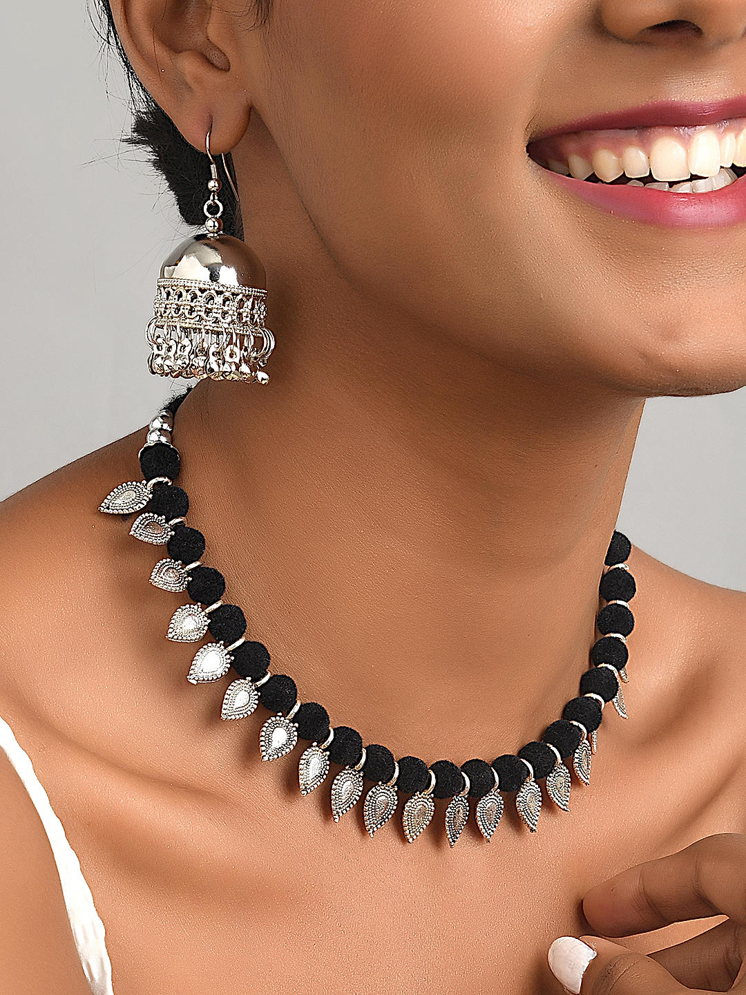 Buy Fida Ethnic Oxidised Silver Kundan Jewellery Set for Women Online at Toniq OAW22FIJJS282
