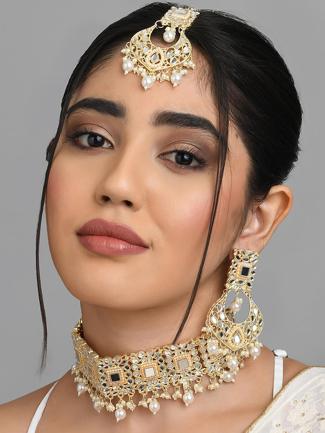 Necklace with earrings and maang tikka clearance