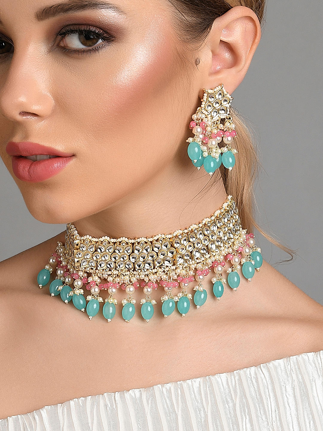 Jewellery choker set top