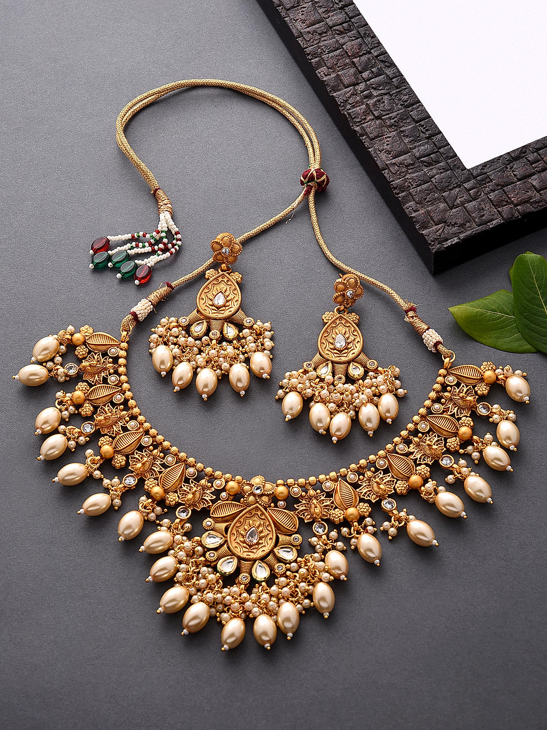 Traditional antique jewellery outlet