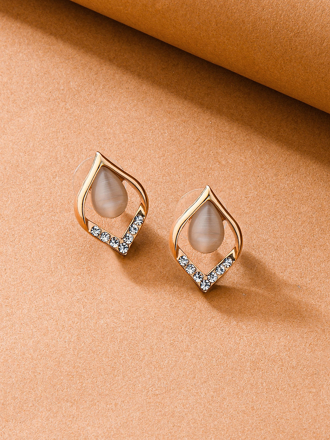 Gold earrings stylish discount
