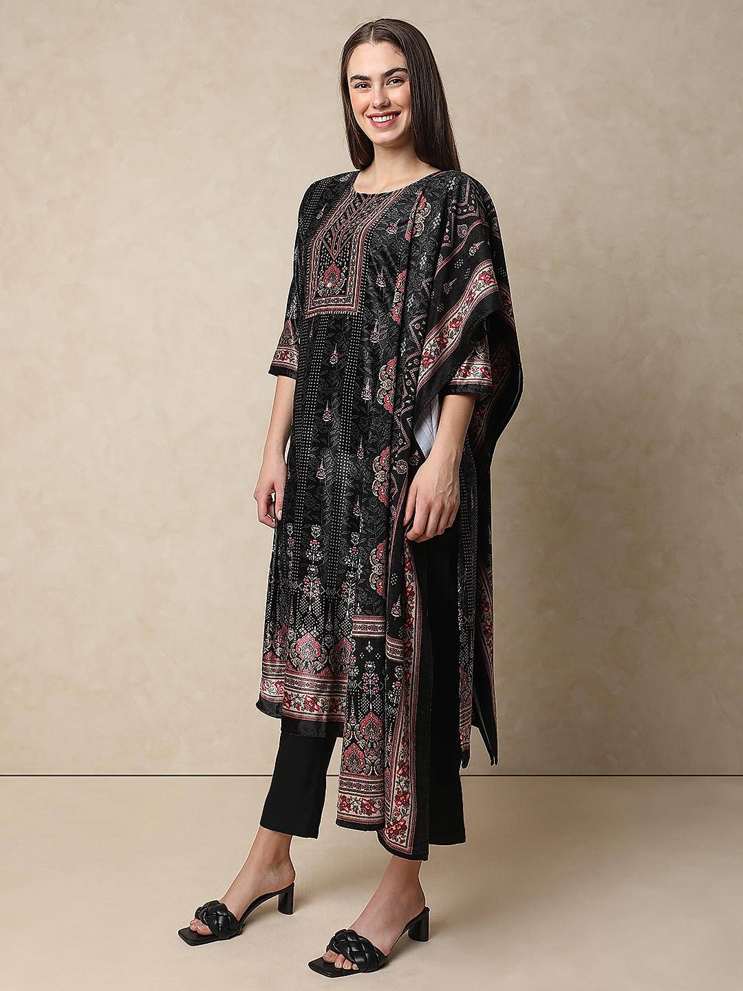 velvet Pakistani suit ₹1895/+Whatsapp +918370860832/+919730930485 | Velvet  kurti, Pakistani suits, Woolen dresses