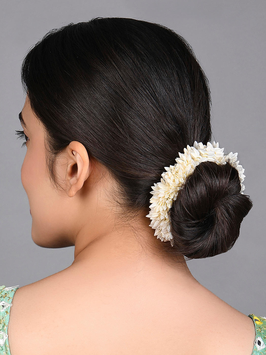 Sarangi White Flower Hair Accessory