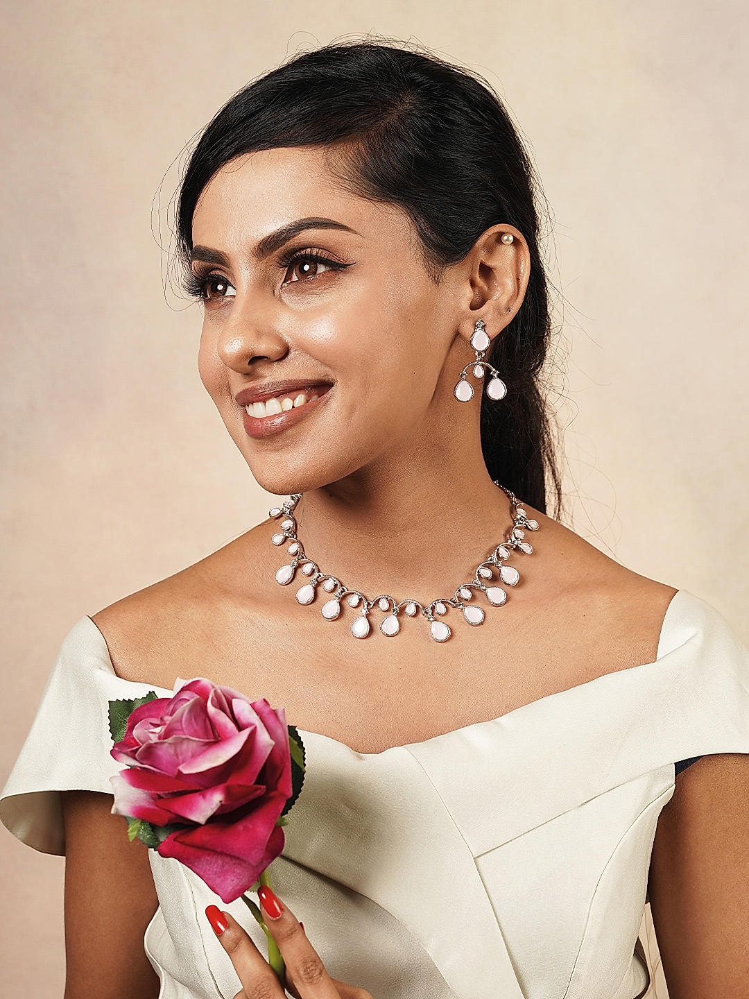 Gorgeous Florial AD Pearl Necklace Set