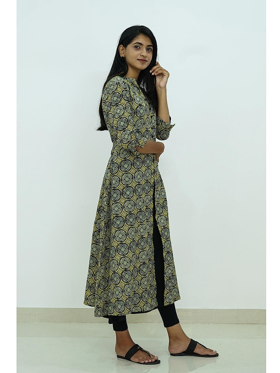 Buy Green Kurtis & Tunics for Women by Clothing Culture Online | Ajio.com