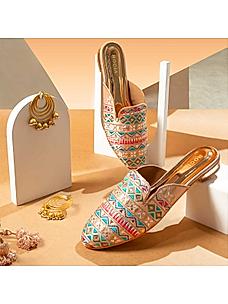 Rocia Gold Women Hand Embroidered Mojris