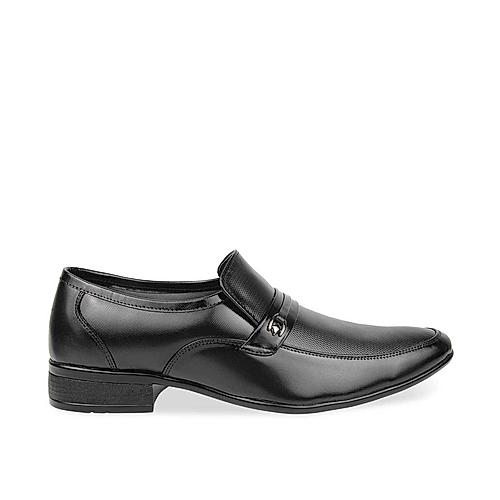 Regal Mens Black Textured Leather Formal shoes