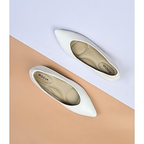 ROCIA WHITE WOMEN PATENT KITTEN HEEL PUMPS