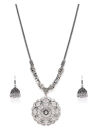 Women Silver-Toned Filigree Necklace and Earring Set