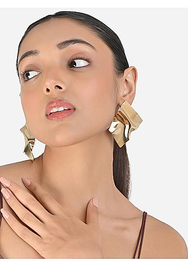 Toniq Golden Molten Square Shape stud earrings for women