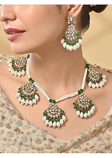 Women Green Kundan Pearl Choker Necklace & Earrings Set