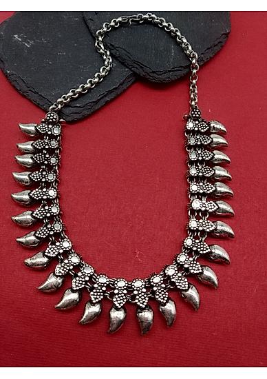 Women Silver-Toned Oxidised Leaft Necklace