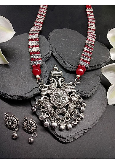 Silver-Toned Red Beaded Samruddhi Jewellery Set