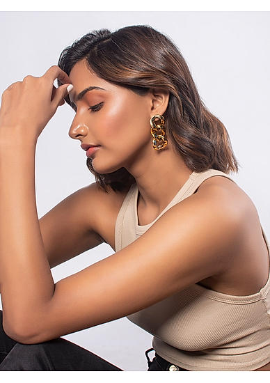 Toniq Gold Stylish Bold Linked Drop Earrings For Women