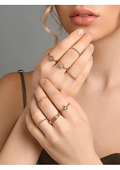 Amazon.com: YERTTER Vintage Pearl Knuckle Rings Set Stackable Finger Rings  Midi Rings for Women Bohemian Hollow Carved Flowers Ring Set (8pcs) :  Clothing, Shoes & Jewelry