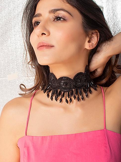 Black Seed Beaded Pearl Choker Necklace