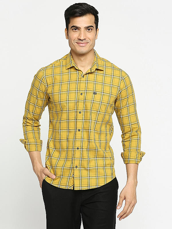 KILLER Men Yellow Slim Fit Checks Shirts