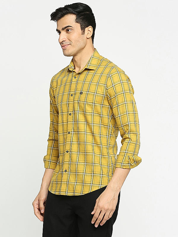 KILLER Men Yellow Slim Fit Checks Shirts