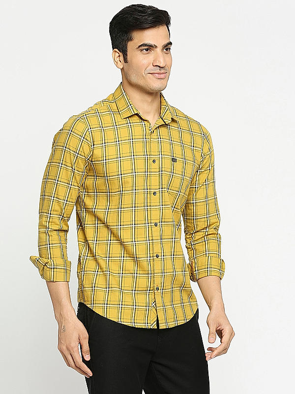 KILLER Men Yellow Slim Fit Checks Shirts