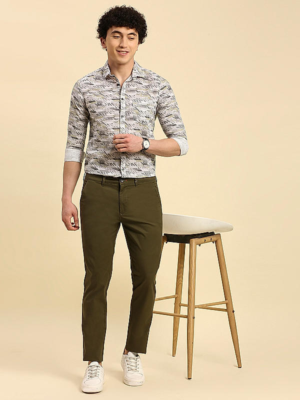 Killer Men Dark Green Slim Fit Solid Casual Trousers