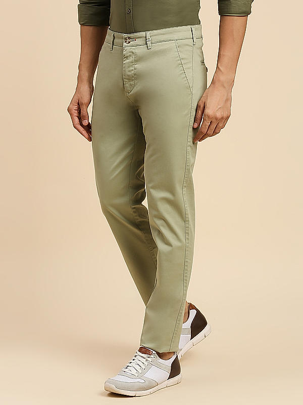 Killer Men Light Green Slim Fit Solid Casual Trousers