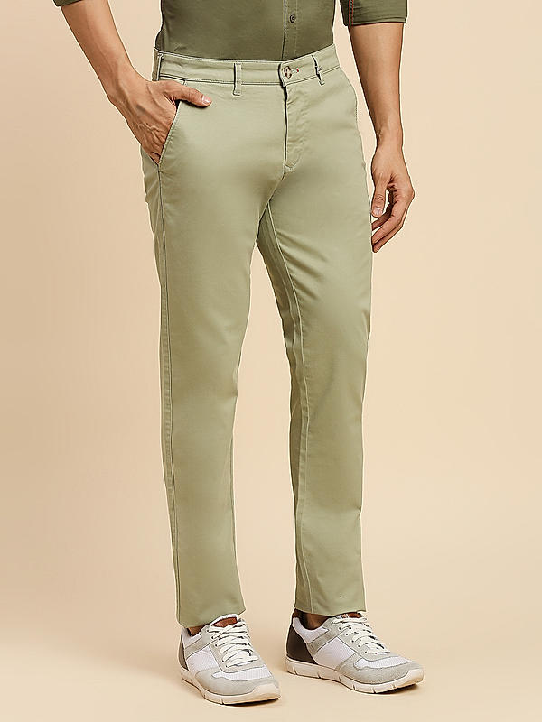 Killer Men Light Green Slim Fit Solid Casual Trousers