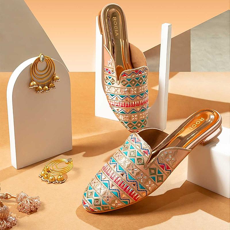 Rocia Gold Women Hand Embroidered Mojris