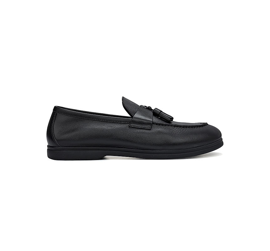 Black Leather Loafers With Tassels