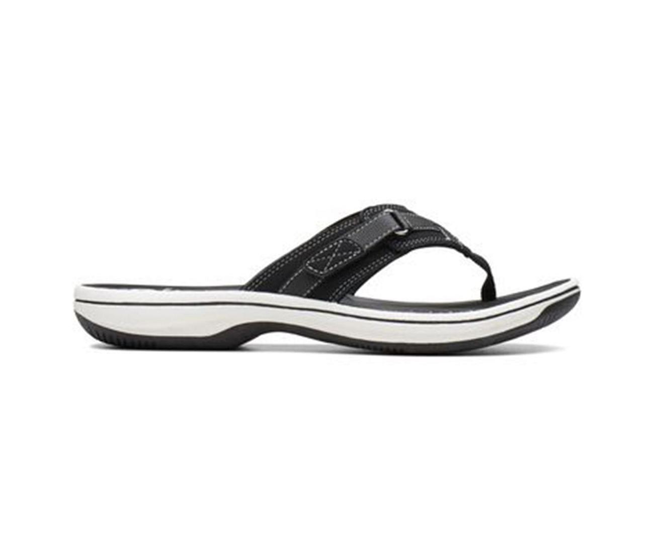 clarks memory foam flip flops