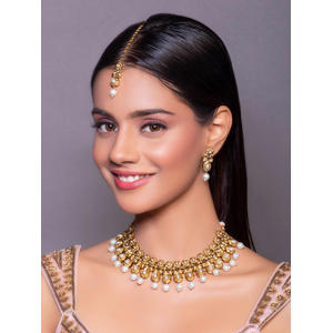 White Pearl Gold Plated Jewellery Set with Maangtikka