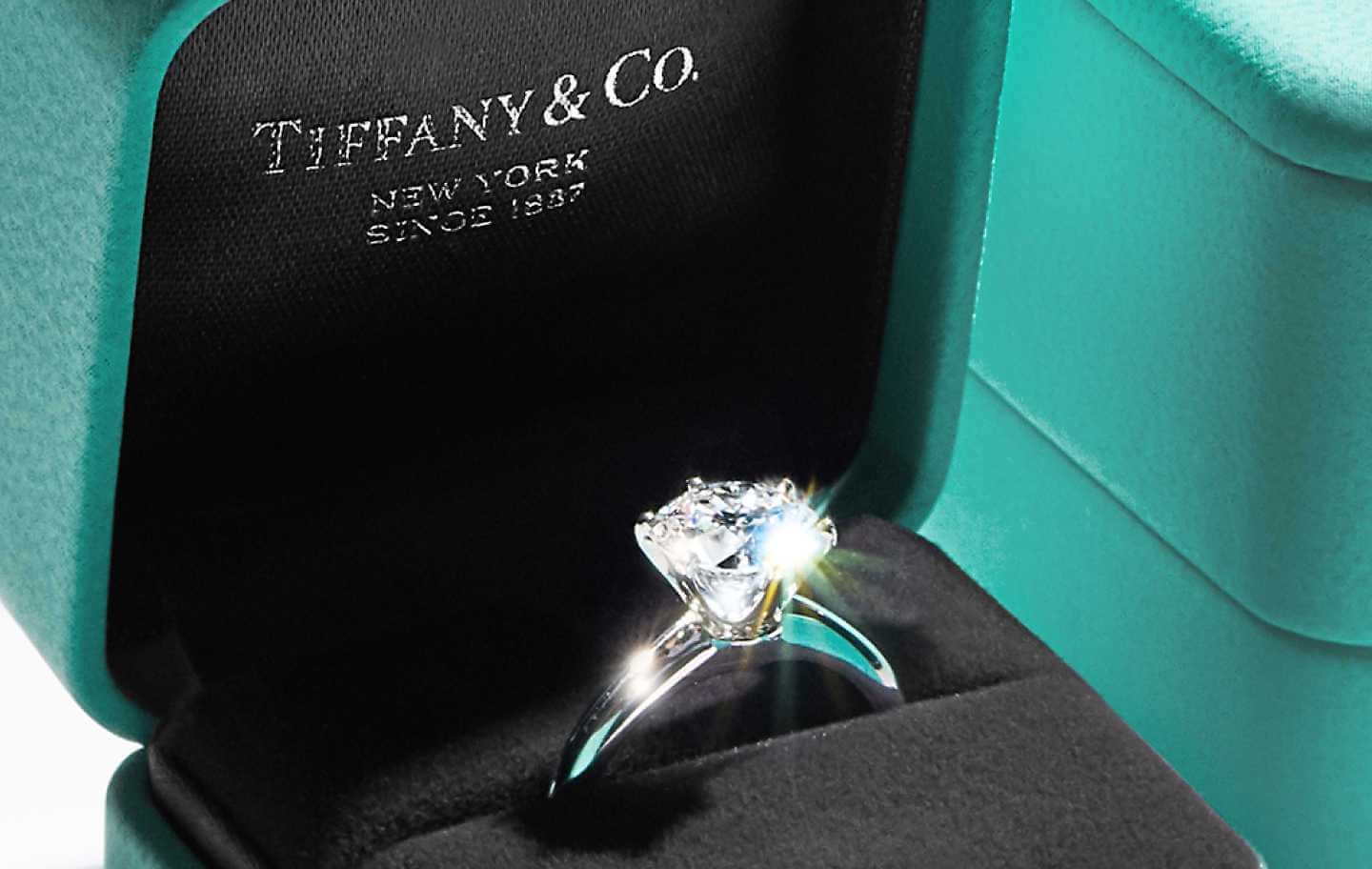 Tiffany Novo™ Princess-cut Engagement Ring with a Pavé-set Diamond Band in  Platinum